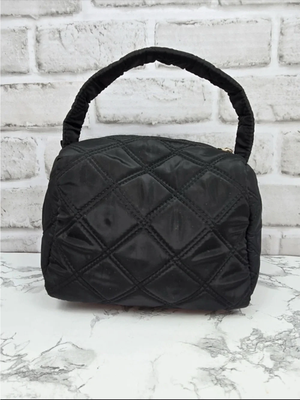 (New) Neutrogena Cosmetic Travel Bag/Makeup Bag Black Quilted With Handle